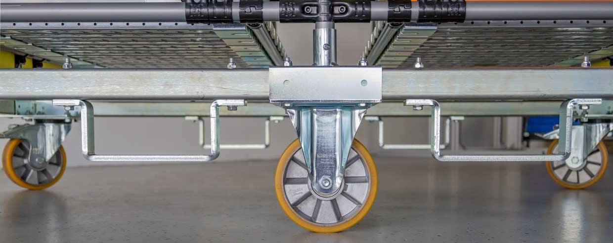 Vedení vysokozdvižného vozíku na přepravním vozíku z ocelových čtvercových profilů