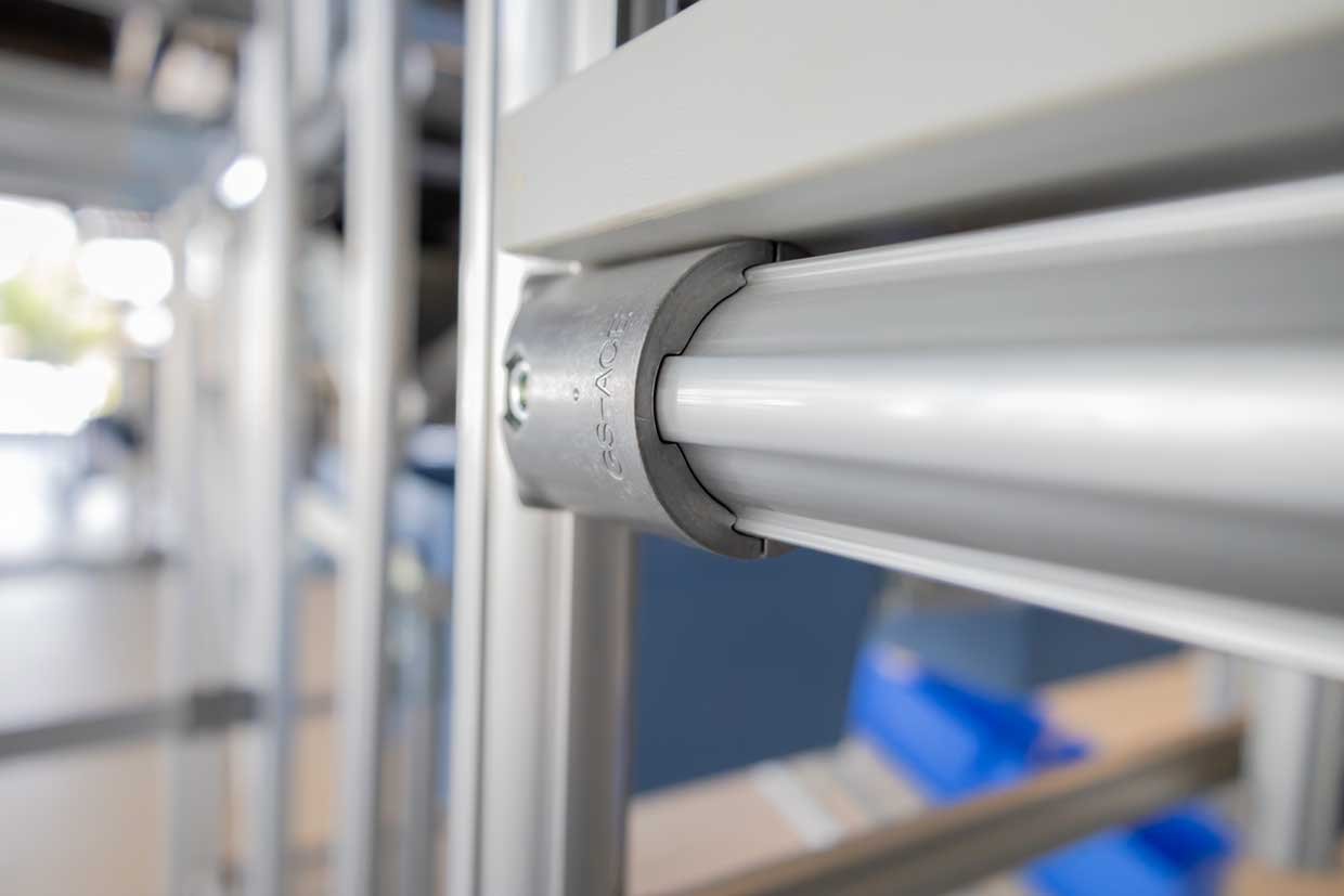 Aluminum pipe connector as a support for a shelf board