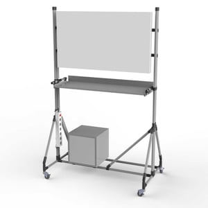 Whiteboard an einer Rundrohr Konstruktion auf Rollen mit zusätzlicher Ablagefläche