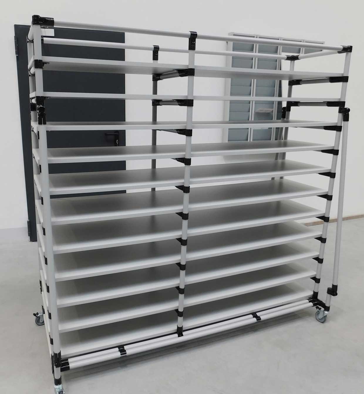 Compact storage rack with stable shelves