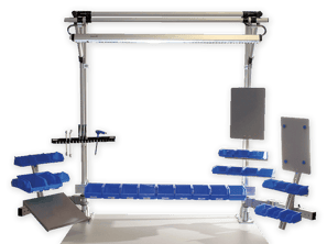 Assembly workstation with many superstructures that enable ergonomic work