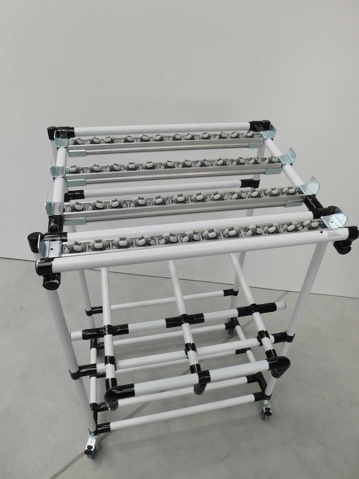 Supply trolley with storage area for one box